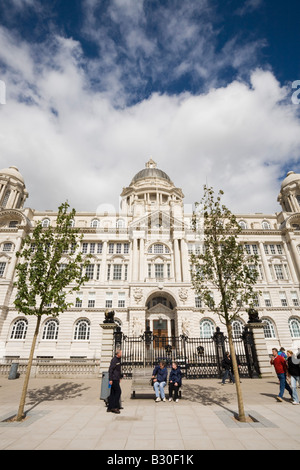 Liverpool Merseyside England Regno Unito Luglio Porto di Liverpool esterno dell'edificio in stile neoclassico architettura Foto Stock