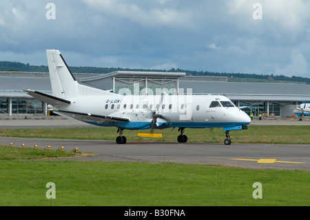 Saab SF 340B Turboelica aerei passeggeri di proprietà di Flybe azionato da Loganair presso l'aeroporto di Inverness. BCY 0588 Foto Stock