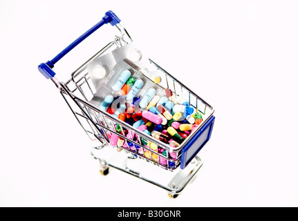 Carrello riempito con le pillole e vesciche di farmaco Foto Stock