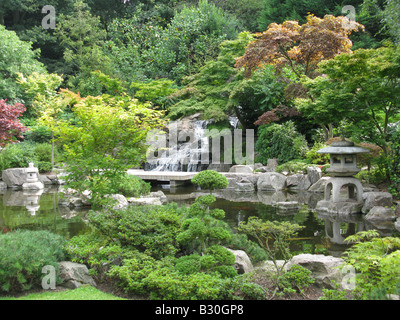 Stile giapponese a Kyoto Garden, Holland Park, Kensington, Londra, Inghilterra, Gran Bretagna, Regno Unito, Gran Bretagna, Europa Foto Stock