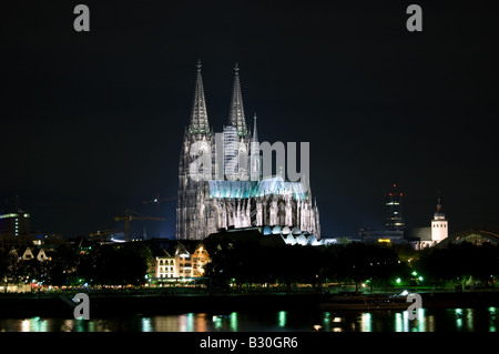 La cattedrale di Colonia di notte Foto Stock
