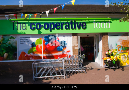 Co op store nel villaggio di Edwinstowe Nottinghamshire Inghilterra UK UE Foto Stock