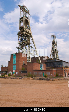 Clipstone colliery nel processo di essere demolita a Clipstone Nottinghamshire Inghilterra UK UE Foto Stock