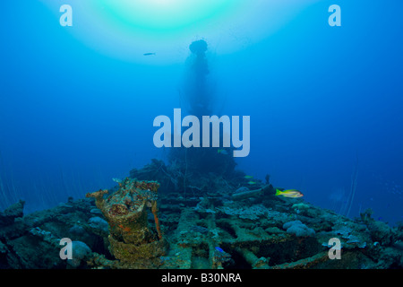 Resti di Anti aerei pistola e Torre di USS sommergibile Apogon Isole Marshall Bikini Atoll Micronesia Oceano Pacifico Foto Stock