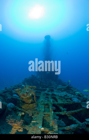 Resti di Anti aerei pistola e Torre di USS sommergibile Apogon Isole Marshall Bikini Atoll Micronesia Oceano Pacifico Foto Stock