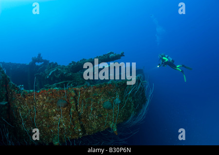 MK 2 pistole Quad sul lato a tribordo della USS Saratoga Isole Marshall Bikini Atoll Micronesia Oceano Pacifico Foto Stock