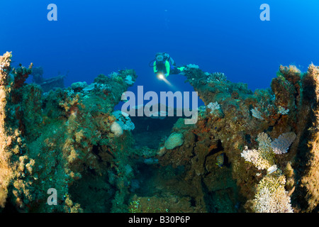 MK 2 pistole Quad sul lato a tribordo della USS Saratoga Isole Marshall Bikini Atoll Micronesia Oceano Pacifico Foto Stock