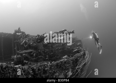 MK 2 pistole Quad sul lato a tribordo della USS Saratoga Isole Marshall Bikini Atoll Micronesia Oceano Pacifico Foto Stock