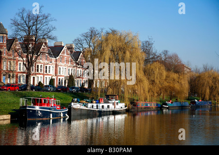 Barche casa fiume Cam Gesù bloccare Cambridge University City Cambridgeshire England Regno Unito Regno Unito Foto Stock