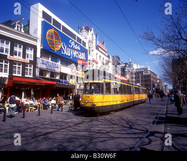 Amsterdam - il tram in piazza Rembrandt Foto Stock