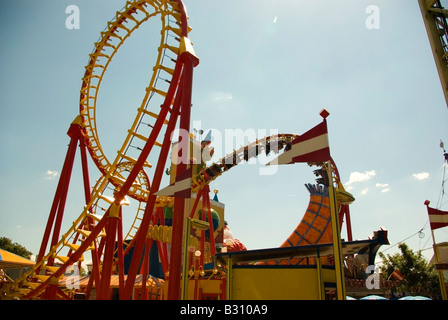 Rollercoaster nel parco divertimenti Prater sezione del Wiener Prater un parco nel secondo distretto di Vienna Leopoldstadt Austria Foto Stock