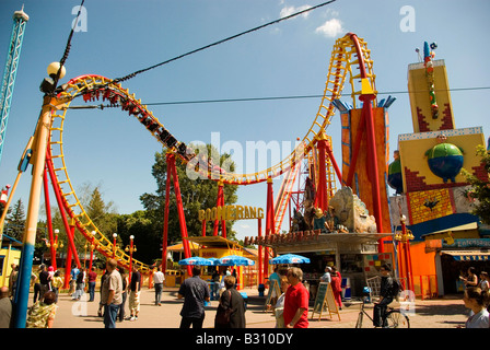 Rollercoaster nel parco divertimenti Prater sezione del Wiener Prater un parco nel secondo distretto di Vienna Leopoldstadt Austria Foto Stock