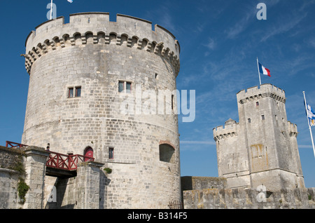 Il Tour Saint-Nicolas e il Tour de la Chaîne a La Rochelle in Francia Foto Stock