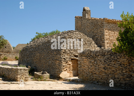 Borgo medievale di bories nel sud della Francia Foto Stock