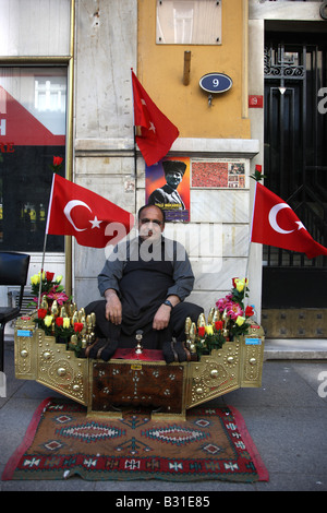 TUR Turchia Istanbul lustrascarpe uomo Foto Stock