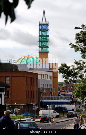 La nuova e incompiuta Harrow moschea centrale nella strada della stazione a Harrow Foto Stock