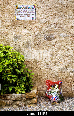 Memoriale per le vittime della Seconda Guerra Mondiale le atrocità, St Guilhem le Desert, Languedoc-Roussillon, Francia Foto Stock