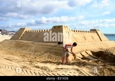 Il primo al mondo mai sand hotel e il più grande castello di sabbia costruito nel Regno Unito, spiaggia di Weymouth Dorset, Gran Bretagna, Regno Unito Foto Stock