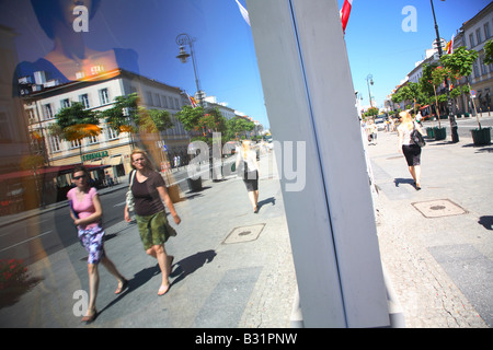 Varsavia, Warszawa, Polonia, la strada dello shopping di Nowy Swiat Foto Stock