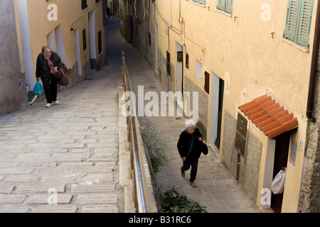 Comune di Perinaldo in Liguria vicino a Ventimiglia Foto Stock