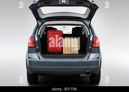 2009 Dodge Journey se in argento - i sostegni di trunk Foto Stock