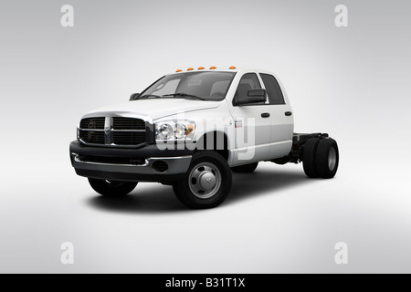 2008 Dodge Ram 3500 Telaio in bianco - Vista anteriore angolare Foto Stock