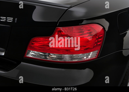 2008 BMW 1 Series 135i in nero - Luce di coda Foto Stock