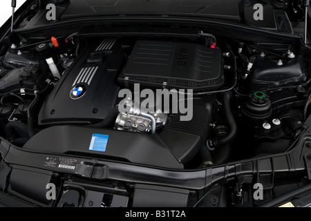 2008 BMW 1 Series 135i in nero - Motore Foto Stock