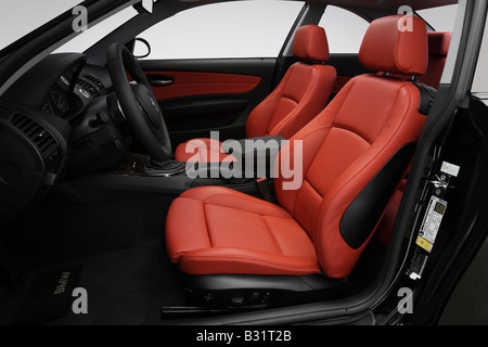 2008 BMW 1 Series 135i in nero - Sedili anteriori Foto Stock