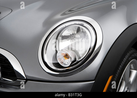 2008 Mini Cooper S Clubman in argento - Faro anteriore Foto Stock