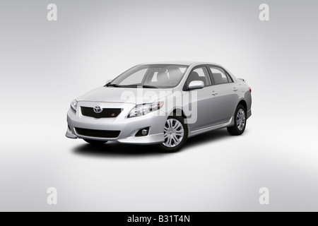 2009 Toyota Corolla S in argento - Vista anteriore angolare Foto Stock