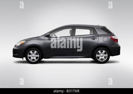 2009 Toyota Corolla Matrix in grigio - Driver Profilo laterale Foto Stock