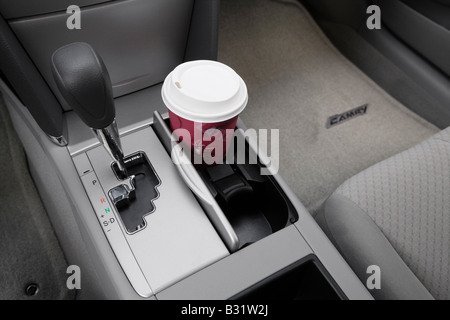 2009 Toyota Camry LE in - Portabicchieri con Prop Foto Stock