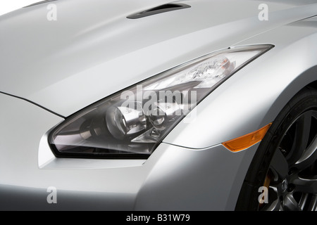 2009 Nissan GT-R in argento - Faro anteriore Foto Stock