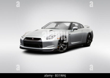 2009 Nissan GT-R in argento - Vista anteriore angolare Foto Stock