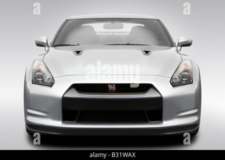 2009 Nissan GT-R in argento - Bassa/ampia parte anteriore Foto Stock