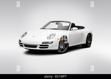 2008 Porsche 911 Carrera 4S in bianco - Vista anteriore angolare Foto Stock