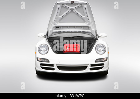 2008 Porsche 911 Carrera 4S in bianco - i sostegni di trunk Foto Stock