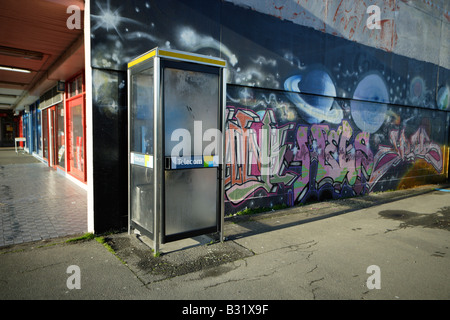 Telefonica e graffiti di arte del paesaggio urbano di Palmerston North Nuova Zelanda Foto Stock