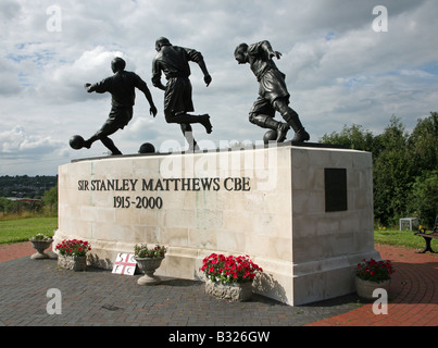 Statua di Sir Stanley Matthews al Bet 365 (ERA) Britannia Stadium casa di Stoke City Football Club, Stoke on Trent, Staffordshire, England, Regno Unito Foto Stock
