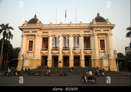 La Opera House di Hanoi la capitale del Vietnam Foto Stock