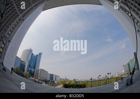 Le Grande Arche de la Defense dall'architetto danese Otto van Spreckelsen Parigi Francia Europa UE Foto Stock