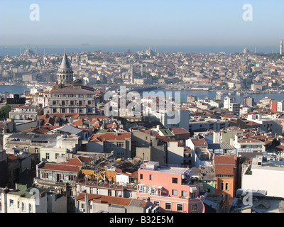 ISTANBUL. Vista la pera e Galata distretti di Beyoglu verso il Corno d'oro e il bazaar area della città. 2008. Foto Stock