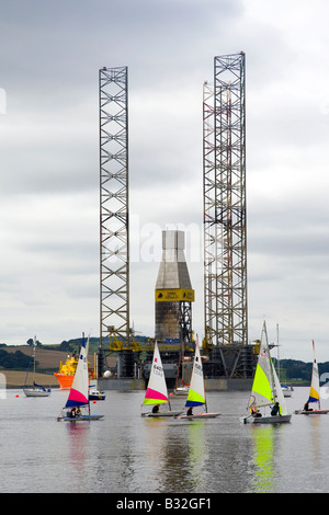 Rowan Gorilla V per servizi pesanti ambiente ostile (HDHE) jack-up drilling oil rig, Dundee, Tayside, Scotland, Regno Unito Foto Stock