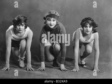 Ritratto di tre donne in posizione di partenza Foto Stock