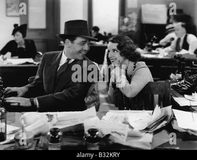 Uomo e donna che lavorano in ufficio Foto Stock