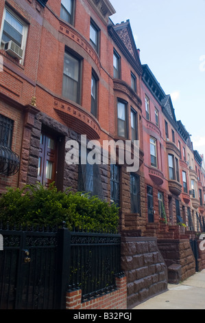 Case di arenaria off di St Nicholas Avenue nel quartiere di Harlem di New York Foto Stock