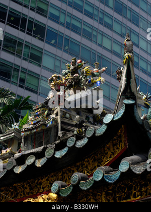 Moderno rispetto ai tradizionali in Chinatown, Singapore Foto Stock