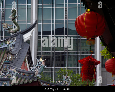 Moderno rispetto ai tradizionali in Chinatown, Singapore Foto Stock