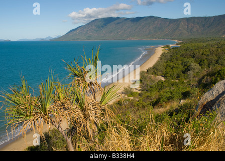 Vista panoramica della costa e della spiaggia a Port Douglas nel Queensland, Australia Foto Stock